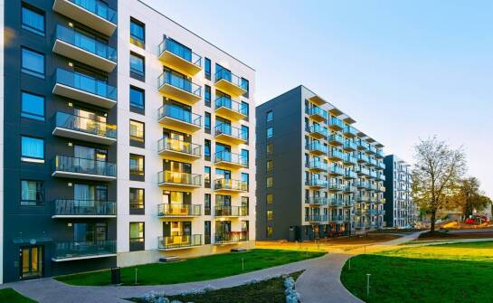 Jakie są kluczowe różnice między wynajmem a zakupem mieszkania w Gdańsku?