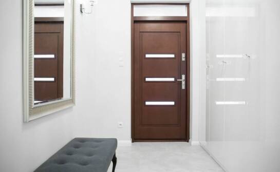 Jakie wejściowe drzwi są najczęściej wybierane do mieszkań w blokach?