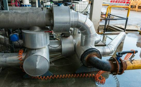 Obrotowe siłowniki a oszczędność energii – jak zmniejszyć zużycie prądu w procesach produkcyjnych?