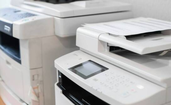 Jakie są najważniejsze aspekty przy wyborze dostawcy serwisu dla urządzeń biurowych?