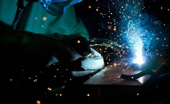 Jak acetylen wpływa na efektywność procesów w spawalnictwie?