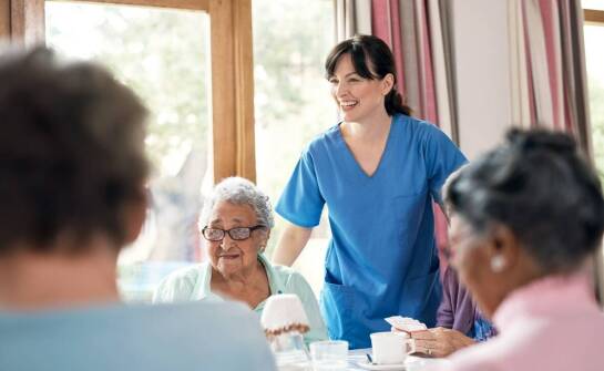 Jak domy pomocy społecznej integrują fizyczne i psychiczne potrzeby seniorów?