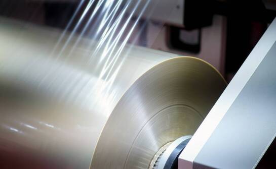 Zastosowanie włókninowej taśmy dwustronnej w produkcji opakowań jednostkowych i zbiorczych