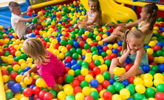 Dlaczego sale zabaw są kluczowe dla rozwoju dzieci na Śląsku?