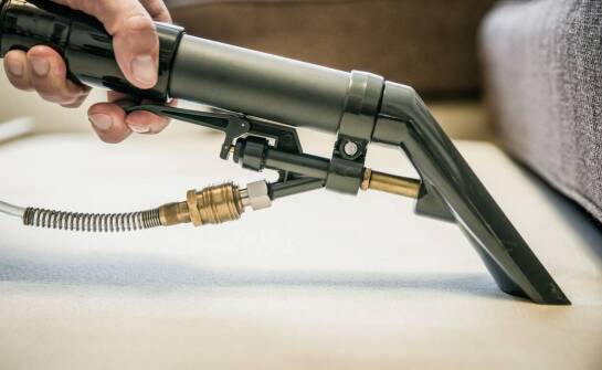 Profesjonalne czyszczenie wykładzin – klucz do estetyki i higieny wnętrza