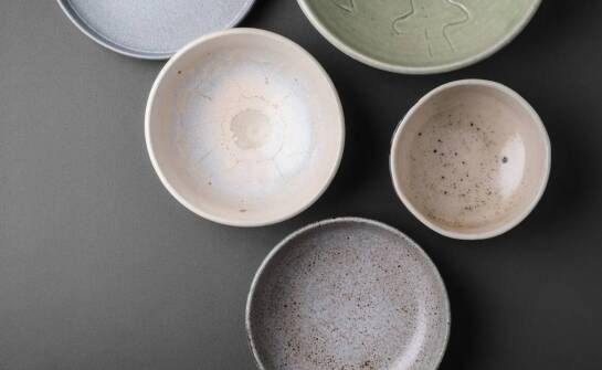 Różnorodność wzorów na beżowej ceramice – jak dopasować je do wnętrza?