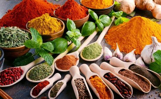 Rola przypraw w tworzeniu niezapomnianego smaku dań indyjskiej kuchni