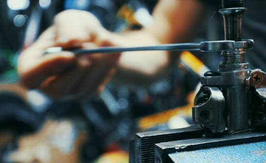 Smarowanie stożkowych łożysk: najlepsze praktyki i zalecenia