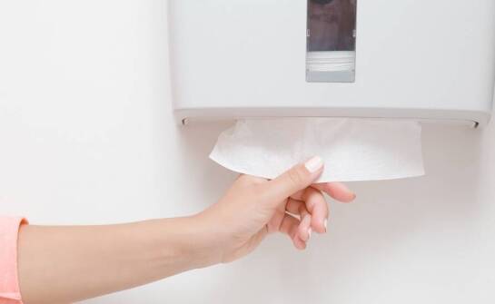 Jak wybrać idealny pojemnik na ręczniki w rolce do swojej łazienki?