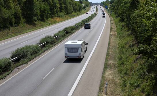 Gdzie sprawdzić aktualną sytuację drogową i zgłosić awarię na trasie?