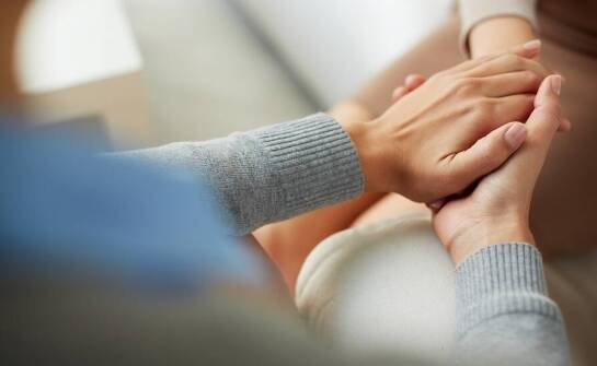 Jakie korzyści niesie współpraca z terapeutą podczas leczenia depresji?