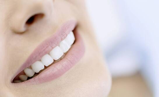 Jak estetyczna stomatologia wpływa na pewność siebie pacjentów?