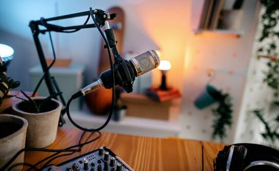 Jak dobór odpowiedniego lektora wpływa na odbiór wideo materiałów?