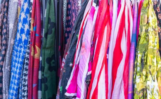 Flagi z nadrukiem do promocji lokalnych wydarzeń i festiwali