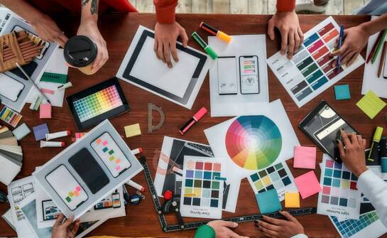 Jakie graficzne elementy przyciągają uwagę użytkowników w internecie?