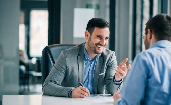 Jak finansowy pośrednik we Wrocławiu pomaga w uzyskaniu kredytu inwestycyjnego?