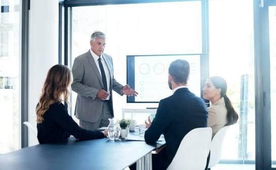 Analiza kosztów i korzyści z inwestycji w systemy PV dla firm