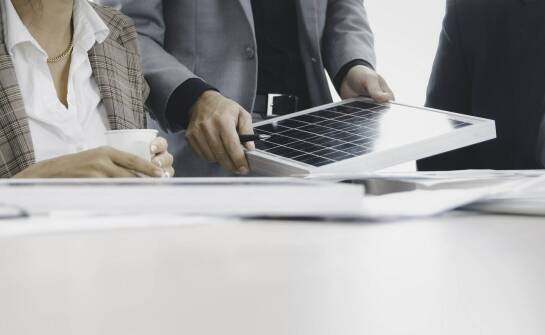 Jak wzbogacanie danych klientów poprawia efektywność kampanii w branży fotowoltaicznej?