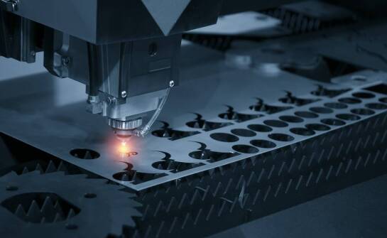 Wycinarka laserowa – klucz do precyzyjnego cięcia ocynkowanych blach i aluminium