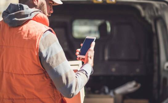 Jak szybki kurier dostosowuje się do sezonowości w branży kurierskiej?
