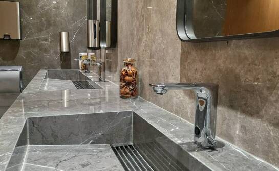 Lustro LED w łazience: jakie modele najlepiej sprawdzą się w nowoczesnych wnętrzach?