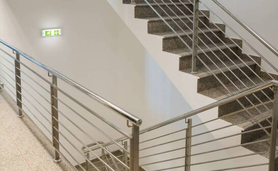 Jak stalowe balustrady mogą podkreślić nowoczesną architekturę?