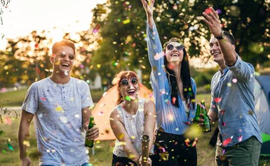 Jak młodzieżowe obozy za granicą mogą przyczynić się do lepszego zrozumienia innych kultur?