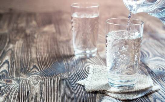 Jakie są możliwe uboczne efekty picia wody o podwyższonym pH?