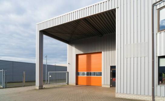 Innowacyjne funkcje szybkobieżnych bram w przemyśle