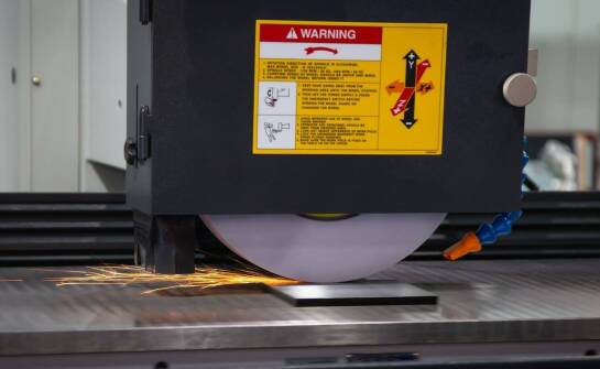 Tabliczka znamionowa jako narzędzie do przestrzegania unijnych norm w przemyśle