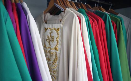 What features set gothic chasubles apart in terms of unique designs and motifs?