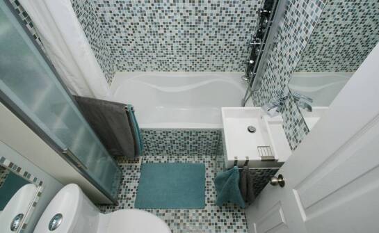 Badewannen in kleinen Bädern – wie wählt man das passende Modell?