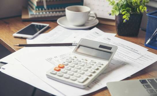 Jakie dokumenty są niezbędne do prawidłowego prowadzenia księgi podatkowej przychodów i rozchodów?