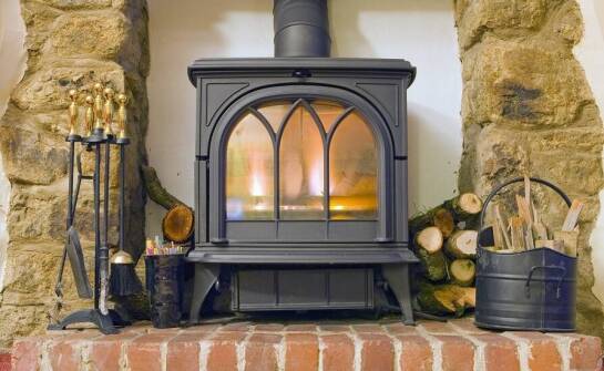 Jakie są koszty eksploatacji kominka żeliwnego?