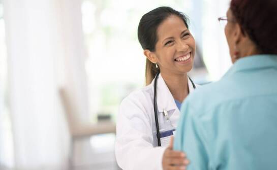 Jak psychiczne wsparcie wpływa na jakość życia pacjentów w ośrodkach opieki?