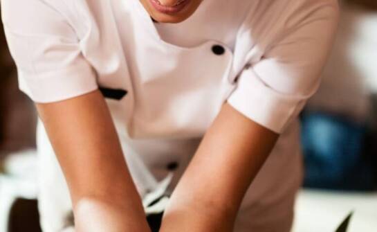 Zalety masażu gorącą czekoladą do pielęgnacji skóry