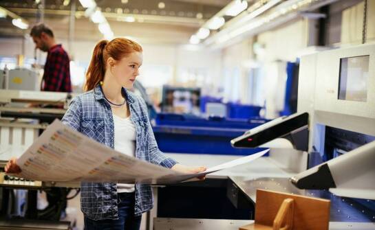 Druk cyfrowy a ekologiczne podejście – jak te dwa elementy łączą się w nowoczesnej drukarni?