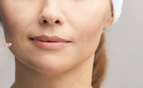 Rehabilitacja po operacjach plastycznych a rola nowoczesnych przyrządów do ćwiczeń twarzy