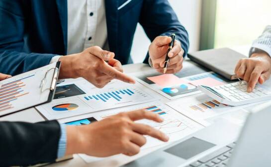 Kredyty pod kontrakt w sektorze usługowym: jak uzyskać je?