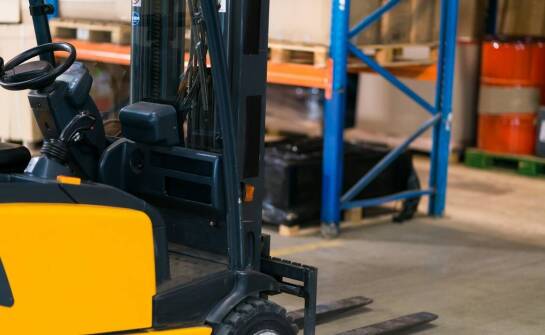 Jakie są kluczowe czynniki oceny efektywności wynajmu widłowych wózków?