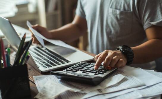 Jak przebiega proces oddłużenia w ramach konsumenckiej upadłości?