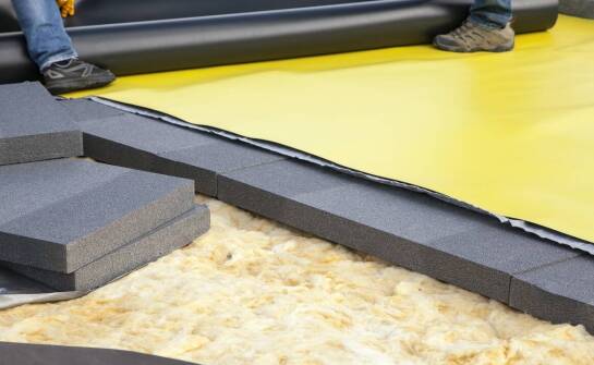 Znaczenie termicznej izolacji przy budowie dachów w Warszawie