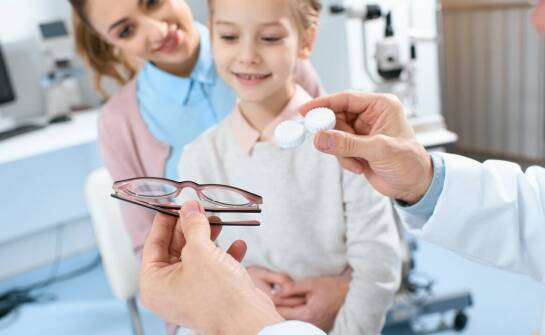 Jakie są najnowsze rozwiązania w aplikacji soczewek kontaktowych oferowane przez optometrystę w Halinowie?