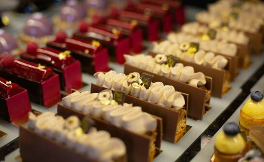 Jak cukiernia zapewnia najwyższą jakość wypieków do zamówienia?