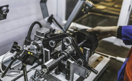 Innowacyjne metody okrawania na prasie w odlewnictwie