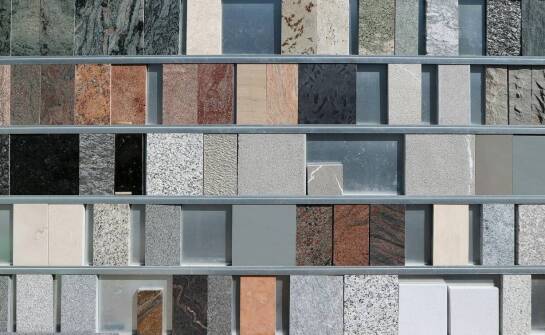 Wybór materiałów do produkcji laboratoryjnych szafek: kluczowe aspekty