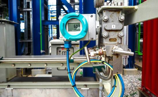 Rola cyfrowej niwelacji w precyzyjnej relokacji przemysłowych maszyn