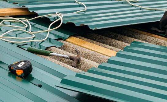 Jakie funkcje pełnią różne rodzaje akcesoriów dekarskich?