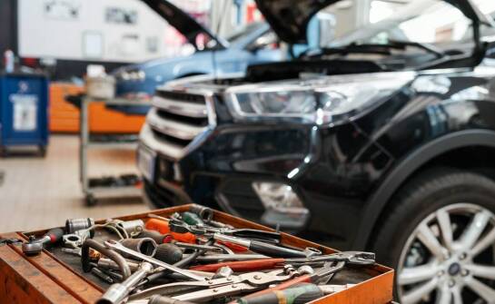 Jak przygotować samochód do konserwacji zamkniętych profili?