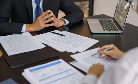 Jak prawny radca może pomóc w negocjacjach umowy spółki?